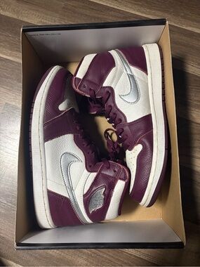 Men’s Nike Air Jordan 1 High Bordeaux trainer Size 10 Burgundy Silver Maroon